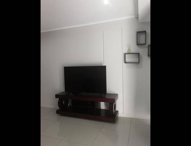 2 BEDROOM PROPERTY TO RENT IN MENLO PARK